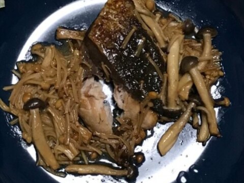 ぶりの照り焼き きのこ添え